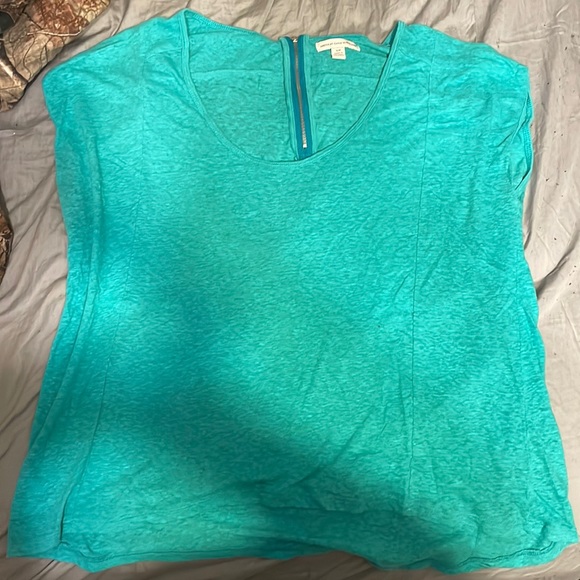 Green swoop neck tee - Picture 1 of 3